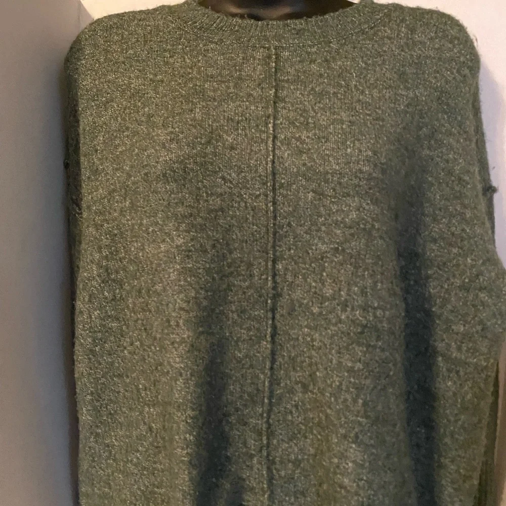 Legendary Outfitters Men's Forest Green Crewneck Sweater